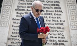 TBMM Başkanı Kurtulmuş, Meclis'te bombalanan alanlara karanfil bıraktı