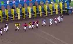İlginç yarış! Peru'da atlar değil jokeyler koştu