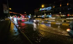 Edirne'de içme suyu hattı patladı: Cadde ve sokaklar göle döndü
