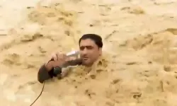 Canlı yayın sırasında sel sularına kapıldı