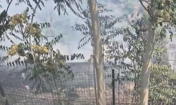 Sultangazi'de otluk alanda yangın: Alevler gecekonduya sıçradı