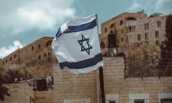 İsrailliler, Ramallah'ta tarım deposunu ateşe verdi