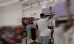 Şanlıurfa'da markette etrafa deodorant sıkan şüpheli yakalandı