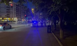 Eskişehir'de kız arkadaşıyla yürüyen genç bacağından vuruldu