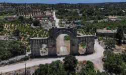 Uzuncaburç Antik Kenti'nde 1600 yıllık olduğu değerlendirilen terazi seti bulundu