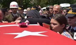 Şehidin kızı yürekleri dağladı! "Bunları sana topladım baba, nereye gittin"