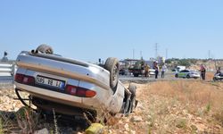 Mersin'de otomobil devrildi: Ölü ve yaralı var