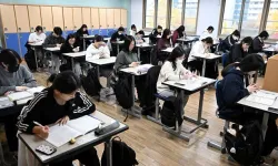 Sınav kağıtlarını çalmak için okula giren öğretmen ve veli gözaltına alındı