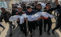 Soykırımcı İsrail'in Gazze'ye son 24 saatteki saldırılarında 94 Filistinli hayatını kaybetti