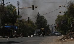 İşgalci İsrail, Suriye'ye karşı saldırılarını sürdürdüğünü duyurdu