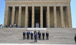 Cumhurbaşkanı Erdoğan'dan Anıtkabir ziyareti | "Milletimizin istikbalini güvenceye alacak tarihi adımlar atıyoruz"