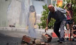 İZSU patlayan su borusunu tamir etmedi! Mahalleli isyan etti