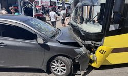 Belediye otobüsü ile otomobil kafa kafaya çarpıştı: 6 yaralı