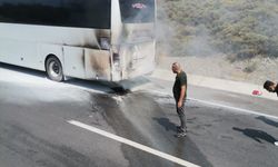 Muğla'da seyir halindeki yolcu otobüsü alev aldı