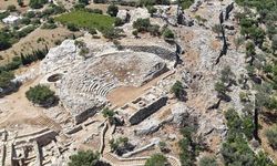 Amos'un antik tiyatrosundaki kazılar tüm hızıyla sürüyor