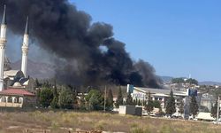 Kahramanmaraş'ta fabrika yangını: Gökyüzü siyaha büründü