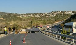 Popüler tatil beldesine giden kısmen yol çöktü!