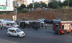 Ümraniye TEM Otoyolu’nda servis aracı devrildi: 8 yaralı