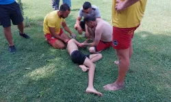 Samsun'da boğulma tehlikesi geçiren çocuğu babası kurtardı