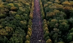 Almanya'daki en büyük Gazze yürüyüşü: 100 bini aşkın kişi katıldı