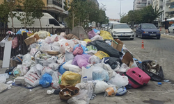 İzmir'de eylem bitti! Çöp dağları yerlerinde duruyor