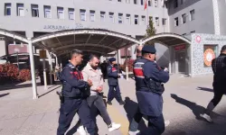 Aksaray'da kimlik soran trafik şube müdürüne tekme atan şüpheli ile 2 yakını tutuklandı