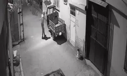 Adana'da yüzünü kapüşonla kapattı: Park halindeki aracı çaldı