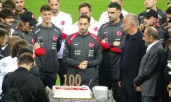 Hakan Çalhanoğlu'na 100. milli maç sürprizi!