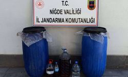 Niğde'de jandarmadan başarılı operasyon: 322 litre el yapımı içki ele geçirildi