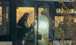 Belediye otobüsünde dehşet! Eşinin gözleri önünde bıçaklandı