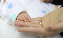 112 personelinin telefonla yönlendirdiği baba eşine doğum yaptırdı