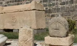 1934'ten beri Diyarbakır'da: İşte "emojili asker mezar taşı"