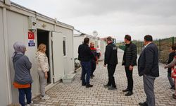 Sındırgı'da evleri hasar gören vatandaşlar geçici yaşam merkezine yerleştiriliyor