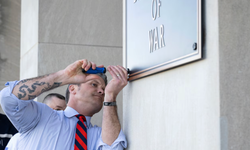 68 yıl sonra bir ilk: Pentagon’daki tabelalar değişti!