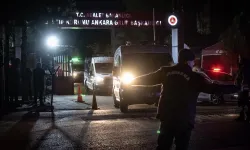 Uçak kazasında şehit olan askerlerin naaşları tören alanına götürüldü