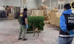 Hatay'da binlerce uyuşturucu hapı yapay çimin içerisine sakladılar