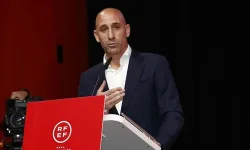 Eski İspanya Futbol Federasyonu Başkanı Luis Rubiales'e yumurtalı saldırı!