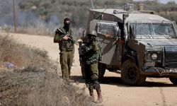 Katil İsrail ordusunun attığı bombanın gazından etkilenen Filistinli bir çocuk hayatını kaybetti