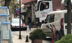 Tepki çeken olay: Ters yönden gelen otomobil ambulansın ilerlemesini engelledi