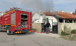 Annesinin evini ateşe verdi