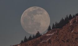 50 yıllık Ay kayasında tarihi sır: Ay'dan bile eski kalıntı bulundu