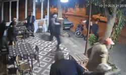 Deprem anı kamerada! Çayını elinden bırakmadı