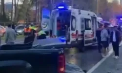 Ehliyetsiz sürücü kırmızı ışıkta geçti: 2'si çocuk 3 yaralı