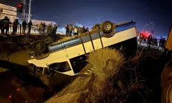 Mersin'de yolcu minibüsü ile otomobil çarpıştı: 10 yaralı