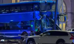 İsveç'te otobüs durağa girdi: 3 ölü