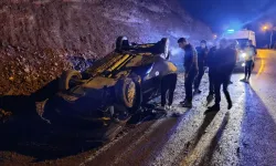 Yola düşen kayalardan kaçarken takla attı