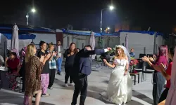 Enkazdan kurtarılan Recep, konteyner kentte dünya evine girdi