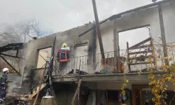 Çorum'da müstakil ev alev alev yandı