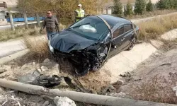 Otomobil yoldan çıktı! Yaralı var