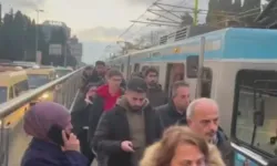 Topkapı’da tramvay raydan çıktı